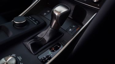 Lexus IS 300h - transmission