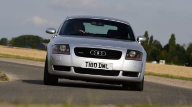 Audi TT (Mk1, 1999-2006) head on