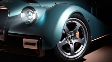 Morgan Supersport 400 - front light