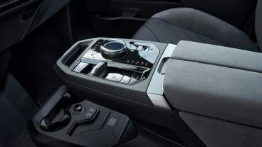  BMW iX M70 - centre console