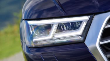 Audi Q5 - front light