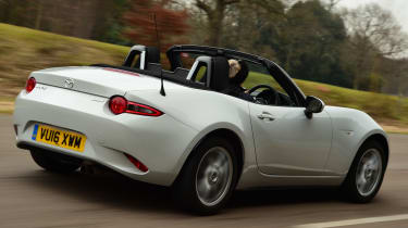 Long-term test review Mazda MX-5 - rear tracking
