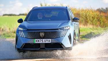 Peugeot E-5008 - front action