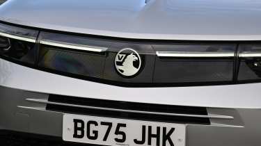 Vauxhall Grandland Hybird - illuminated grille and Vauxhall badge 