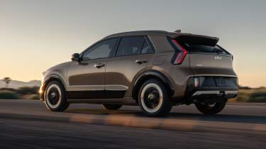 New Kia Niro revealed - dynamic rear 3/4