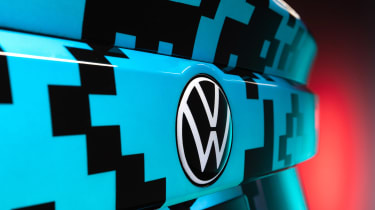Volkswagen ID7 camouflage - VW badge
