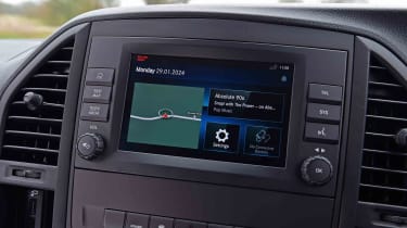 Mercedes Vito Crew Van 119 CDI Premium Night Edition - infotainment screen