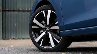 Volkswagen Golf - alloy wheel