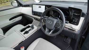 Lexus LM - dashboard