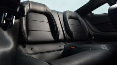 Ford Mustang Mach 1 - rear seats