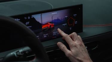 Genesis GV60 Magma - infotainment