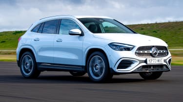 Mercedes GLA - front tracking