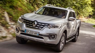 Renault Alaskan - front tracking