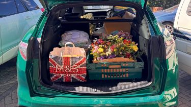 Alfa Romeo Stelvio Quadrifoglio - boot space