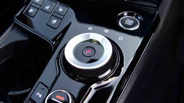 Kia Sportage - gear selector