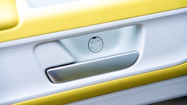 Volkswagen ID.Buzz - interior door handle