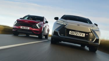 Kia Sportage and Toyota C-HR - front tracking