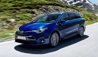 Toyota Avensis Touring Sports - driving