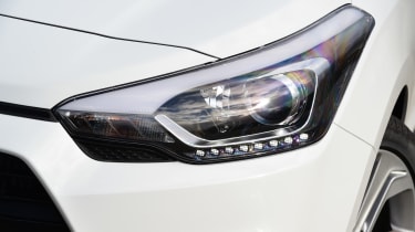 Hyundai i20 Coupe 1.0 T-GDi 2016 - headlight