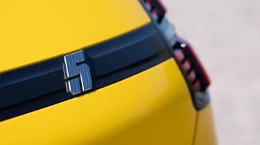 Long-term test Renault 5 E-Tech - &#039;5&#039; rear badge