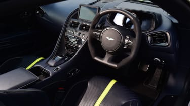 Aston Martin DB11 AMR - interior