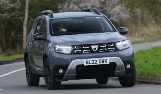 Dacia Duster Extreme SE - front cornering