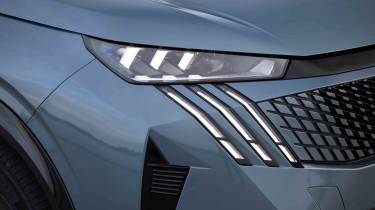 Peugeot E-5008 - head light detail