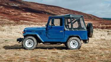 Toyota Land Cruiser FJ40 - side static