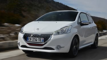 Peugeot 208 GTi front tracking