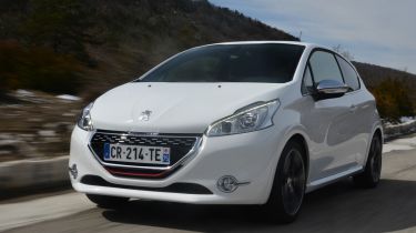 Peugeot 208 GTi front tracking