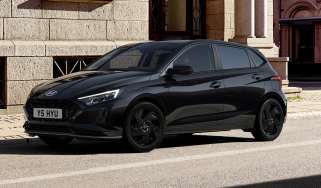 Hyundai i20 Phantom Black Pearl Blackline