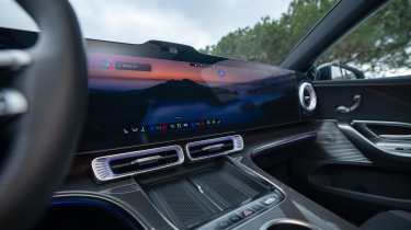Mercedes C-Class Electric - screens