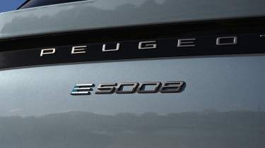 Peugeot E-5008 - rear badge