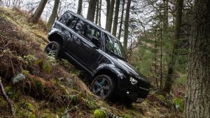 Land Rover Defender 90 V8 - front off-road