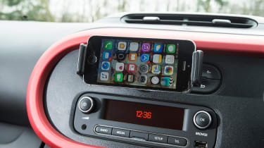 Renault Twingo - phone holder
