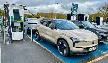 Volvo EX30 connected to a Gridserve rapid charger