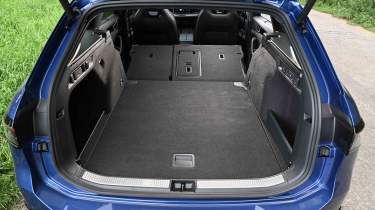 Volkswagen Passat - boot, seats down