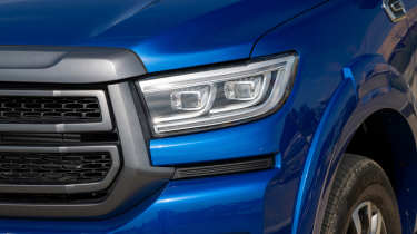 GWM Poer300 - front light
