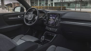 Volvo XC40 facelift - cabin
