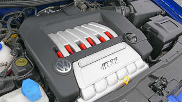 Volkswagen Golf R32 - engine