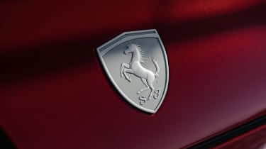 Ferrari 12Cilindri Manuale - Ferrrari badge