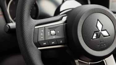 Mitsubishi L200 - steering wheel