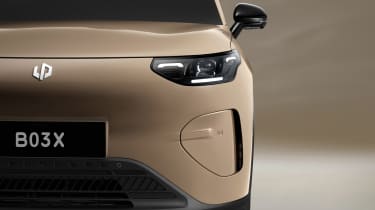 Leapmotor B03X (brown) - headlight