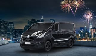 Renault trafic premier edition front