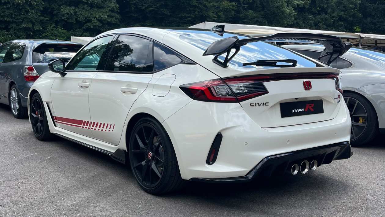 Honda Civic Type R Ultimate Edition Гудвуд - сзади