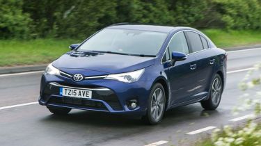 Toyota Avensis - front action