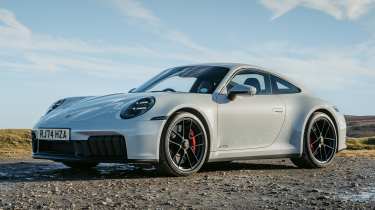 Porsche 911 Carrera GTS - front static