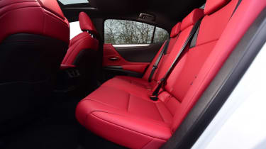Lexus ES - rear seats