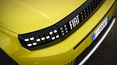 Fiat Grande Panda La Prima - front grille and headlights 