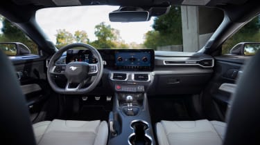 Ford Mustang 2022 - interior